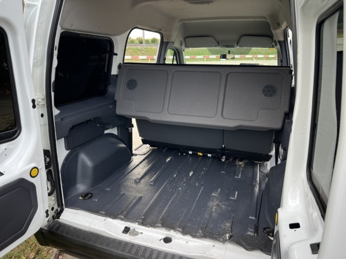 FordConnect 1.8 TDCI Kombi Trend 230 L 66 kW (90 CV) Vehículo usado en Barcelona - 19 FordConnect 1.8 TDCI Kombi Trend 230 L 66 kW (90 CV) Vehículo usado en Barcelona - 19