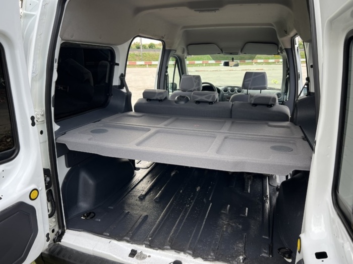 FordConnect 1.8 TDCI Kombi Trend 230 L 66 kW (90 CV) Vehículo usado en Barcelona - 20 FordConnect 1.8 TDCI Kombi Trend 230 L 66 kW (90 CV) Vehículo usado en Barcelona - 20