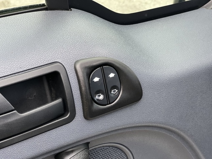 FordConnect 1.8 TDCI Kombi Trend 230 L 66 kW (90 CV) Vehículo usado en Barcelona - 24 FordConnect 1.8 TDCI Kombi Trend 230 L 66 kW (90 CV) Vehículo usado en Barcelona - 24