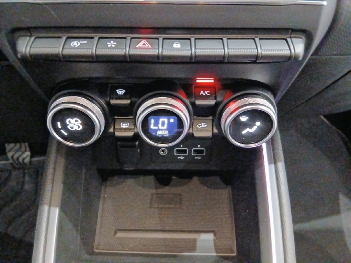 Renault Clio Zen TCe 66 kW (90 CV) - 18 Renault Clio Zen TCe 66 kW (90 CV) - 18