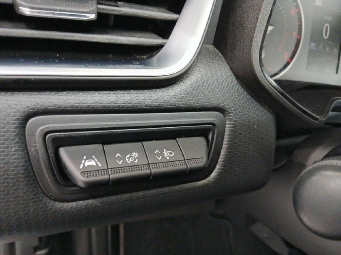 Renault Clio Intens TCe 66 kW (90 CV) - 15 Renault Clio Intens TCe 66 kW (90 CV) - 15