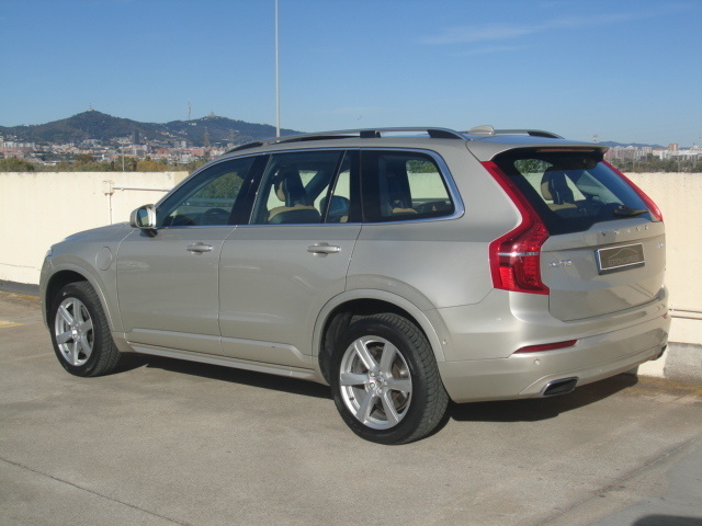 VolvoXC90 T8 Momentum AWD Auto 294 kW (400 CV) Vehículo usado en Barcelona - 4