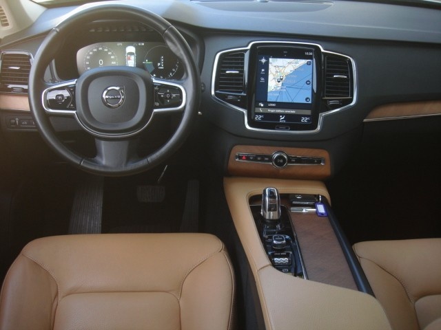 VolvoXC90 T8 Momentum AWD Auto 294 kW (400 CV) Vehículo usado en Barcelona - 17