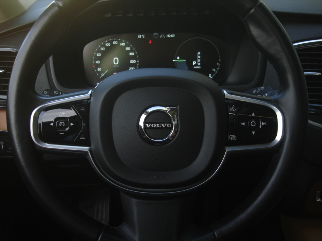 VolvoXC90 T8 Momentum AWD Auto 294 kW (400 CV) Vehículo usado en Barcelona - 19