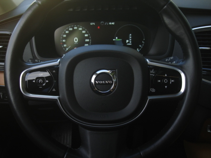 VolvoXC90 T8 Momentum AWD Auto 294 kW (400 CV) Vehículo usado en Barcelona - 19 VolvoXC90 T8 Momentum AWD Auto 294 kW (400 CV) Vehículo usado en Barcelona - 19