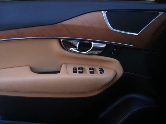 VolvoXC90 T8 Momentum AWD Auto 294 kW (400 CV) Vehículo usado en Barcelona - 37