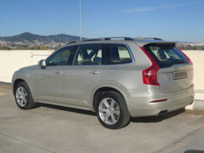 Volvo XC90 T8 Momentum AWD Auto 294 kW (400 CV) Volvo XC90 T8 Momentum AWD Auto 294 kW (400 CV)