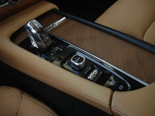 Volvo XC90 T8 Momentum AWD Auto 294 kW (400 CV)