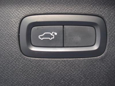 Volvo XC90 T8 Momentum AWD Auto 294 kW (400 CV) Volvo XC90 T8 Momentum AWD Auto 294 kW (400 CV)