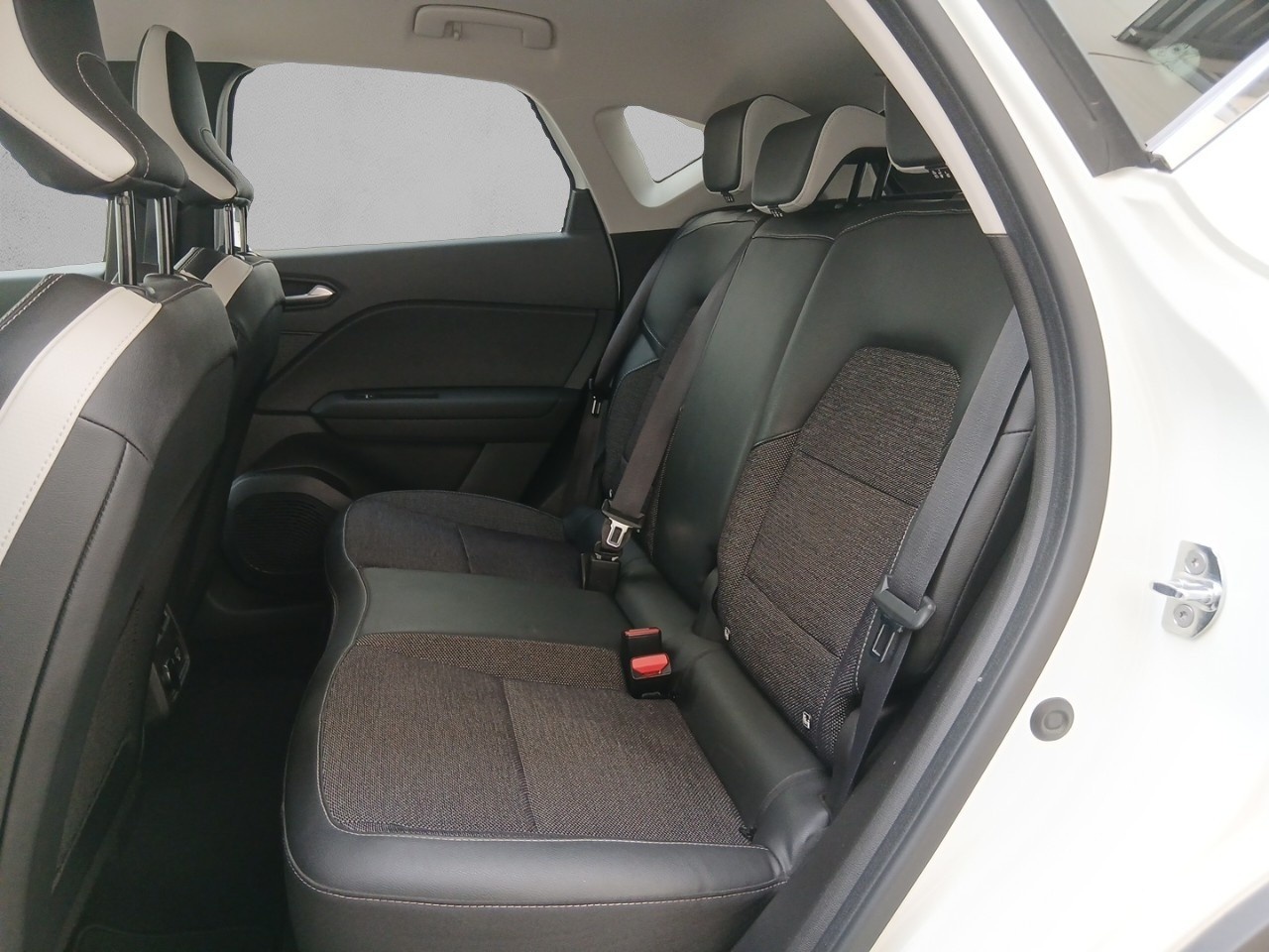 Renault Captur Zen E-TECH Híbrido enchufable 118 kW (160 CV) - 13