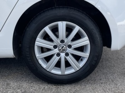 Volkswagen Golf Advance 1.2 TSI 77 kW (105 CV) DSG Volkswagen Golf Advance 1.2 TSI 77 kW (105 CV) DSG