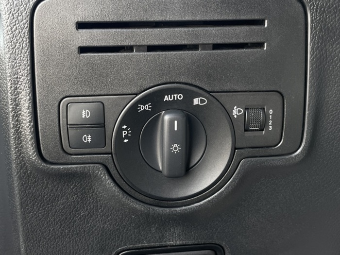 Mercedes-BenzVito Furgon 110 CDI TD Pro Extralarga 75 kW (102 CV) Vehículo usado en Barcelona - 15 Mercedes-BenzVito Furgon 110 CDI TD Pro Extralarga 75 kW (102 CV) Vehículo usado en Barcelona - 15