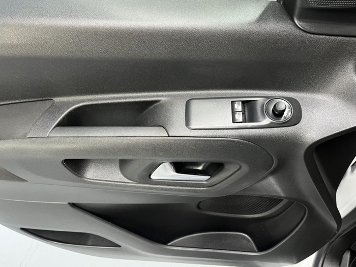 CitroenBerlingo Combi BlueHDi 100 S&S Talla XL Feel Pack 75 kW (102 CV) Vehículo usado en Barcelona - 14 CitroenBerlingo Combi BlueHDi 100 S&S Talla XL Feel Pack 75 kW (102 CV) Vehículo usado en Barcelona - 14