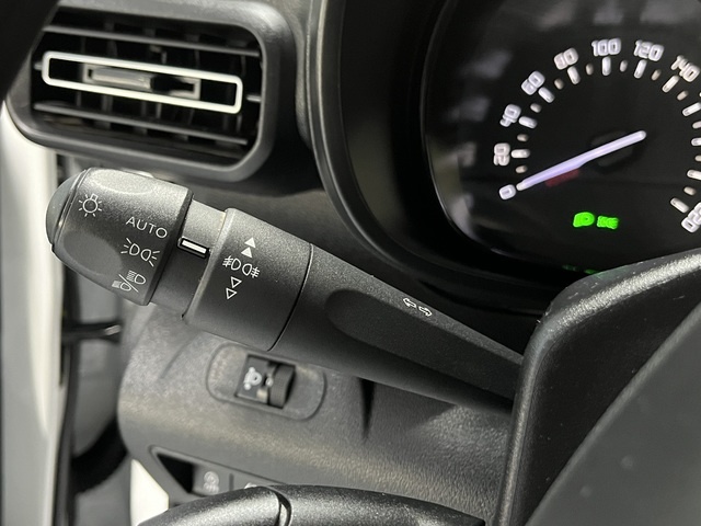 CitroenBerlingo Combi BlueHDi 100 S&S Talla XL Feel Pack 75 kW (102 CV) Vehículo usado en Barcelona - 16