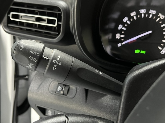 CitroenBerlingo Combi BlueHDi 100 S&S Talla XL Feel Pack 75 kW (102 CV) Vehículo usado en Barcelona - 16 CitroenBerlingo Combi BlueHDi 100 S&S Talla XL Feel Pack 75 kW (102 CV) Vehículo usado en Barcelona - 16