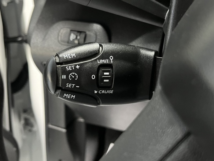 CitroenBerlingo Combi BlueHDi 100 S&S Talla XL Feel Pack 75 kW (102 CV) Vehículo usado en Barcelona - 18 CitroenBerlingo Combi BlueHDi 100 S&S Talla XL Feel Pack 75 kW (102 CV) Vehículo usado en Barcelona - 18