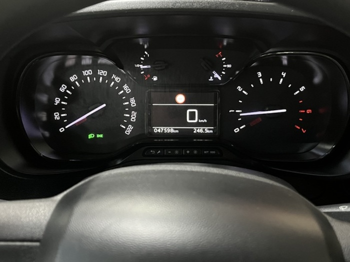 CitroenBerlingo Combi BlueHDi 100 S&S Talla XL Feel Pack 75 kW (102 CV) Vehículo usado en Barcelona - 20 CitroenBerlingo Combi BlueHDi 100 S&S Talla XL Feel Pack 75 kW (102 CV) Vehículo usado en Barcelona - 20