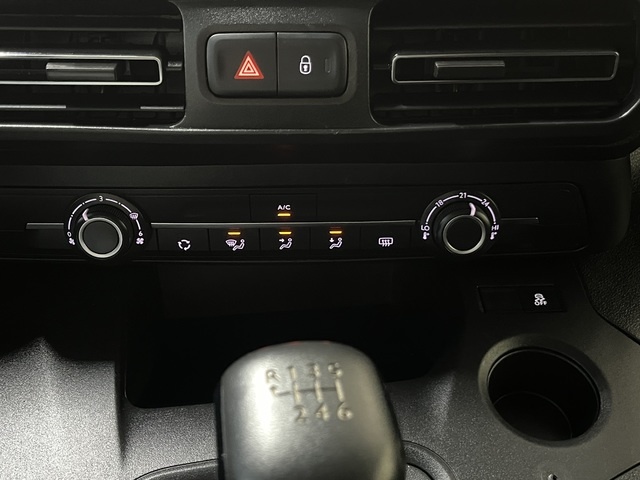 CitroenBerlingo Combi BlueHDi 100 S&S Talla XL Feel Pack 75 kW (102 CV) Vehículo usado en Barcelona - 24