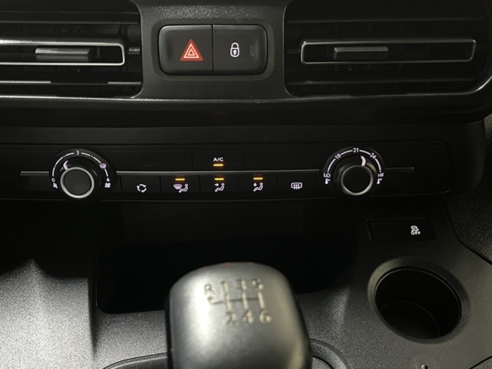 CitroenBerlingo Combi BlueHDi 100 S&S Talla XL Feel Pack 75 kW (102 CV) Vehículo usado en Barcelona - 24 CitroenBerlingo Combi BlueHDi 100 S&S Talla XL Feel Pack 75 kW (102 CV) Vehículo usado en Barcelona - 24