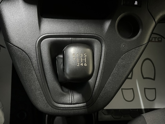 CitroenBerlingo Combi BlueHDi 100 S&S Talla XL Feel Pack 75 kW (102 CV) Vehículo usado en Barcelona - 25 CitroenBerlingo Combi BlueHDi 100 S&S Talla XL Feel Pack 75 kW (102 CV) Vehículo usado en Barcelona - 25