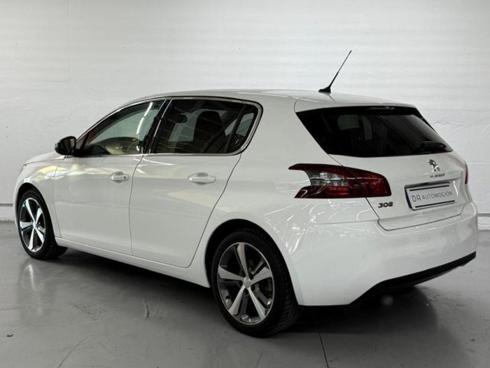 Peugeot308 PureTech 130 S&S Allure 96 kW (130 CV) Vehículo usado en Barcelona - 13 Peugeot308 PureTech 130 S&S Allure 96 kW (130 CV) Vehículo usado en Barcelona - 13