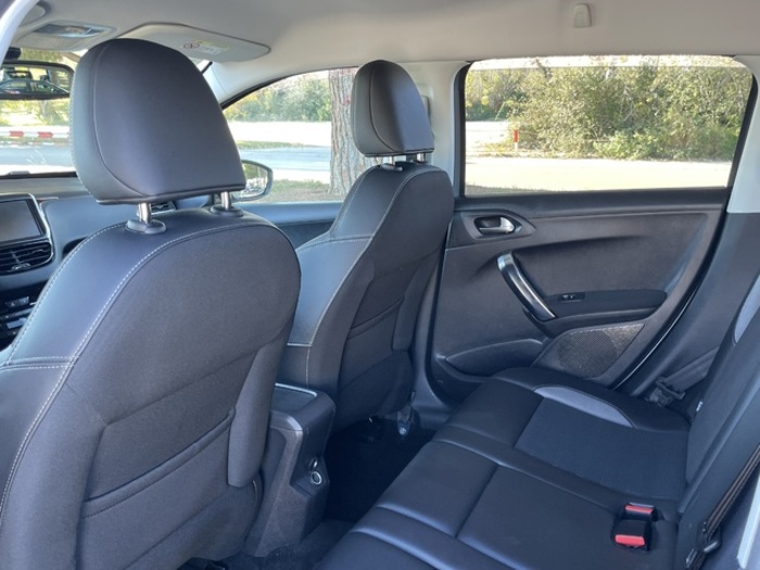 Peugeot2008 PureTech 110 S&S Allure 81 kW (110 CV) Vehículo usado en Barcelona - 11 Peugeot2008 PureTech 110 S&S Allure 81 kW (110 CV) Vehículo usado en Barcelona - 11