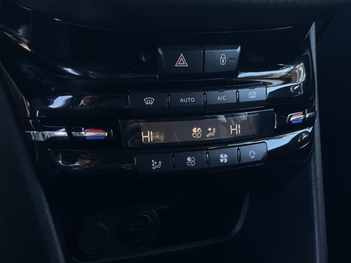 Peugeot2008 PureTech 110 S&S Allure 81 kW (110 CV) Vehículo usado en Barcelona - 20 Peugeot2008 PureTech 110 S&S Allure 81 kW (110 CV) Vehículo usado en Barcelona - 20