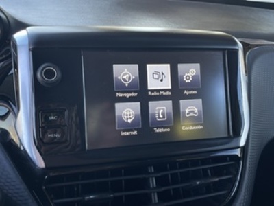 Peugeot 2008 PureTech 110 S&S Allure 81 kW (110 CV) Peugeot 2008 PureTech 110 S&S Allure 81 kW (110 CV)