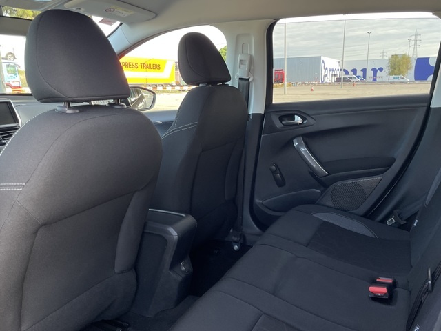 Peugeot2008 PureTech 110 S&S Style 81 kW (110 CV) Vehículo usado en Barcelona - 11