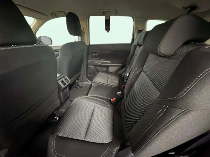 MitsubishiOutlander 200 MPI Motion 2WD CVT 110 kW (150 CV) Vehículo usado en Barcelona - 9 MitsubishiOutlander 200 MPI Motion 2WD CVT 110 kW (150 CV) Vehículo usado en Barcelona - 9