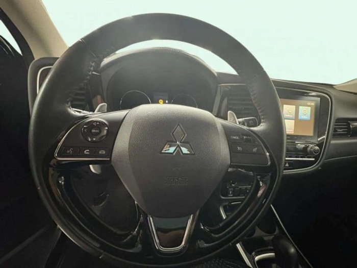 MitsubishiOutlander 200 MPI Motion 2WD CVT 110 kW (150 CV) Vehículo usado en Barcelona - 12 MitsubishiOutlander 200 MPI Motion 2WD CVT 110 kW (150 CV) Vehículo usado en Barcelona - 12