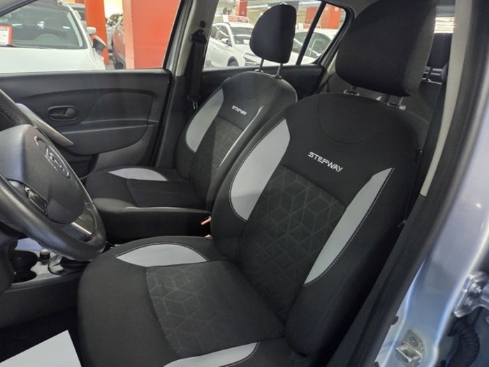 DaciaSandero Stepway TCe 66 kW (90 CV) Vehículo usado en Barcelona - 8 DaciaSandero Stepway TCe 66 kW (90 CV) Vehículo usado en Barcelona - 8