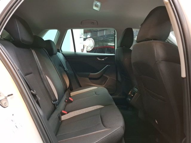 Skoda Kamiq 1.0 TSI Selection 85 kW (116 CV) Vehículo usado en Las Palmas - 11