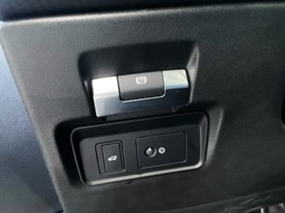 Land Rover Range Rover Evoque D150 MHEV Standard 4WD Auto 110 kW (150 CV) Land Rover Range Rover Evoque D150 MHEV Standard 4WD Auto 110 kW (150 CV)