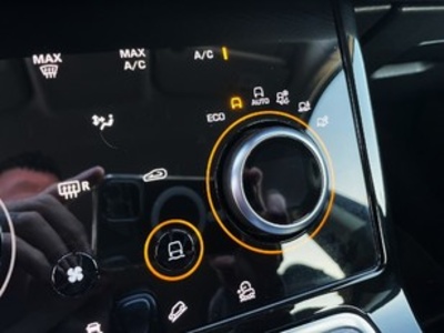 Land Rover Range Rover Evoque D150 MHEV Standard 4WD Auto 110 kW (150 CV) Land Rover Range Rover Evoque D150 MHEV Standard 4WD Auto 110 kW (150 CV)