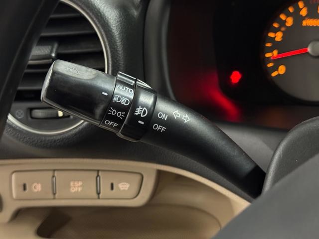 KiaCarens 2.0 CRDI VGT Emotion 103 kW (140 CV) Vehículo usado en Barcelona - 16