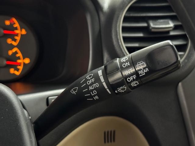 KiaCarens 2.0 CRDI VGT Emotion 103 kW (140 CV) Vehículo usado en Barcelona - 18