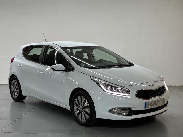 KiaCeed 1.4 CVVT Maracaná 74 kW (100 CV) Vehículo usado en Barcelona - 7