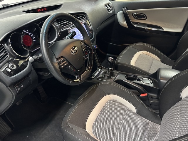 KiaCeed 1.4 CVVT Maracaná 74 kW (100 CV) Vehículo usado en Barcelona - 8