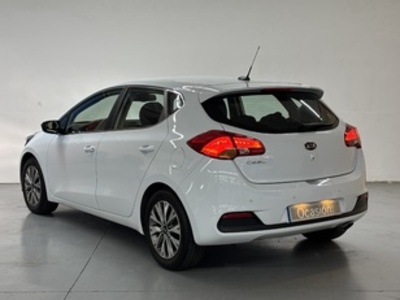 Kia Ceed 1.4 CVVT Maracaná 74 kW (100 CV) Kia Ceed 1.4 CVVT Maracaná 74 kW (100 CV)