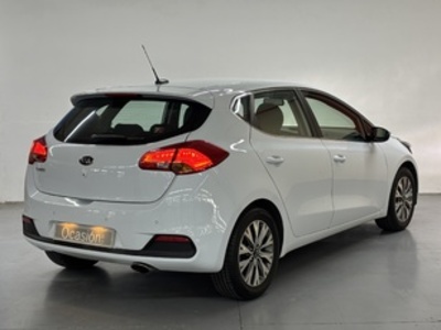 Kia Ceed 1.4 CVVT Maracaná 74 kW (100 CV) Kia Ceed 1.4 CVVT Maracaná 74 kW (100 CV)