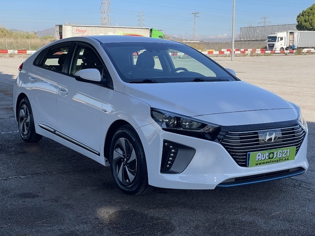 HyundaiIoniq 1.6 GDI HEV Klass Nav DCT 	104 kW (141 CV) Vehículo usado en Barcelona - 8