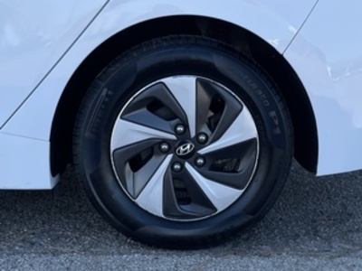 Hyundai Ioniq 1.6 GDI HEV Klass Nav DCT 104 kW (141 CV) Hyundai Ioniq 1.6 GDI HEV Klass Nav DCT 104 kW (141 CV)