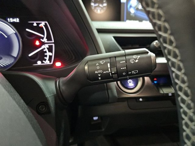 Lexus UX 250h Business 2WD 135 kW (184 CV) Vehículo usado en Madrid - 16