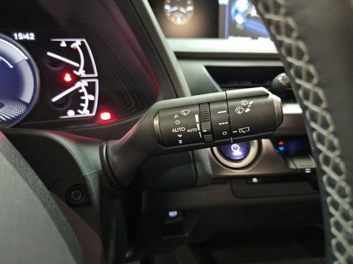 Lexus UX 250h Business 2WD 135 kW (184 CV) Vehículo usado en Madrid - 16 Lexus UX 250h Business 2WD 135 kW (184 CV) Vehículo usado en Madrid - 16