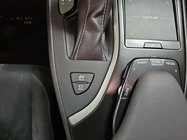 Lexus UX 250h Business 2WD 135 kW (184 CV) Vehículo usado en Madrid - 26