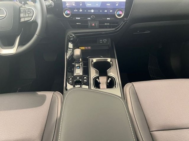 Lexus NX 450h+ Premium+ 4WD 225 kW (306 CV) Vehículo usado en Madrid - 23