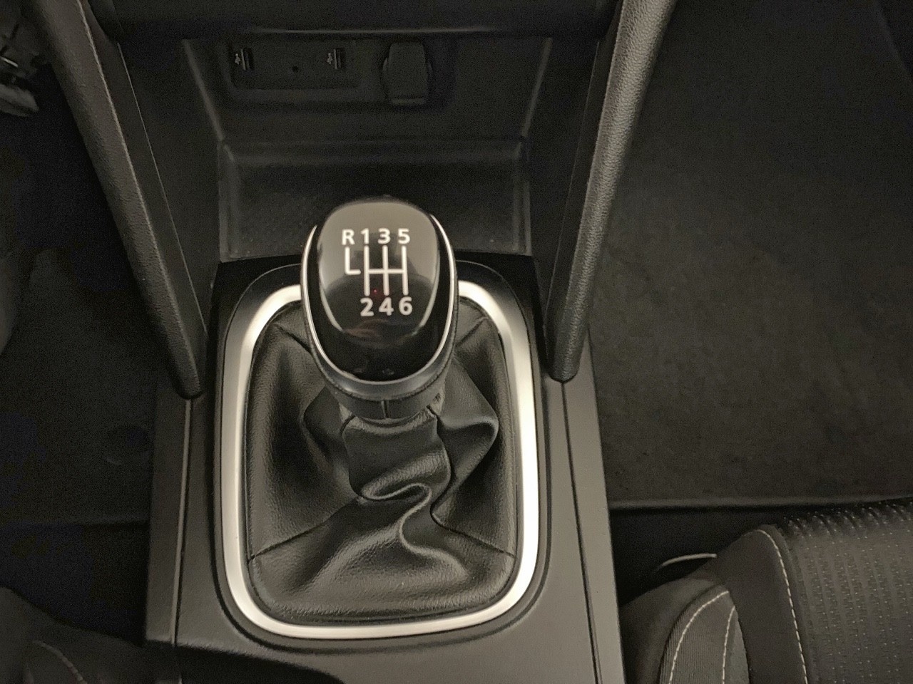 Renault Megane Tech Road Energy dCi 66 kW (90 CV) - 10