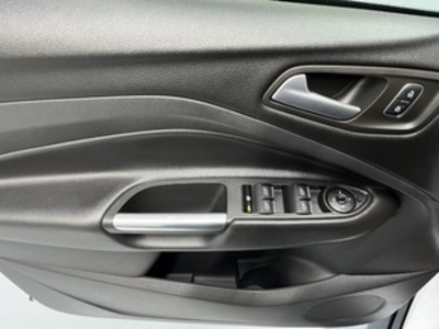 Ford Kuga 1.5 EcoBoost Trend 4x2 88 kW (120 CV) Ford Kuga 1.5 EcoBoost Trend 4x2 88 kW (120 CV)