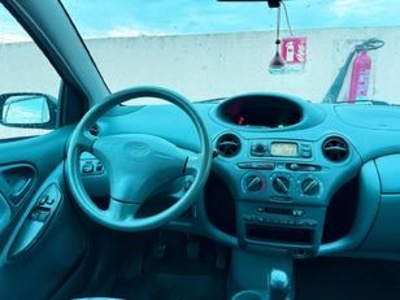 Toyota Yaris 1.0 Linea Luna 50 kW (68 CV) Toyota Yaris 1.0 Linea Luna 50 kW (68 CV)